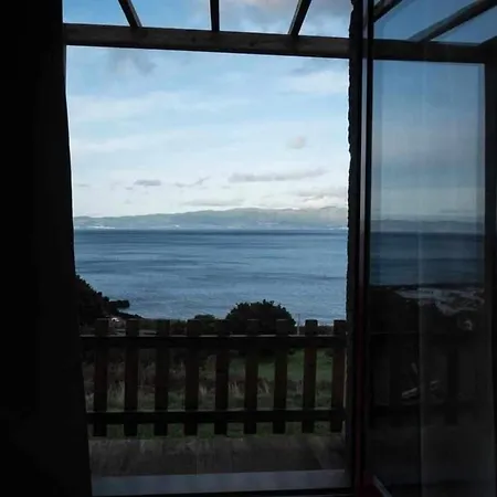 Pensionat Amazing Quadruple With Sea View In São Roque do Pico