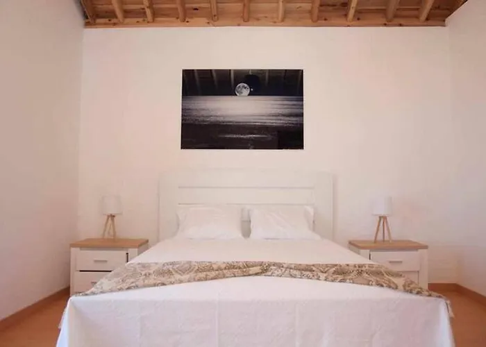 Amazing Quadruple With Sea View In São Roque do Pico