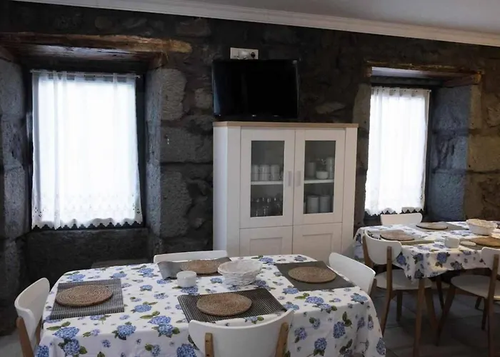 Amazing Quadruple With Sea View In São Roque do Pico