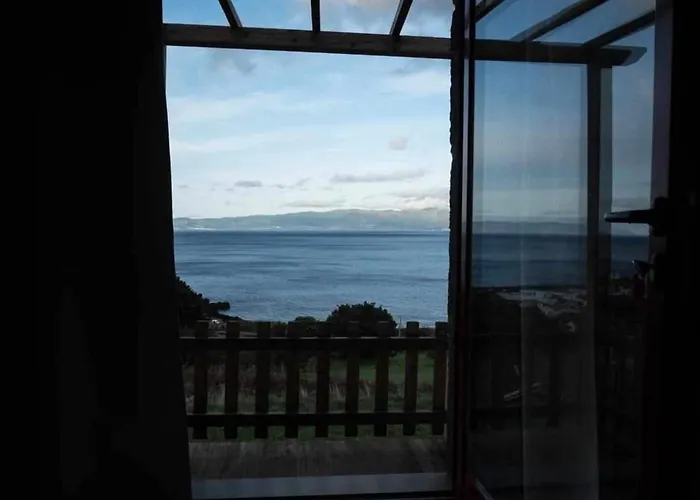 Gasthuis Amazing Quadruple With Sea View In São Roque do Pico